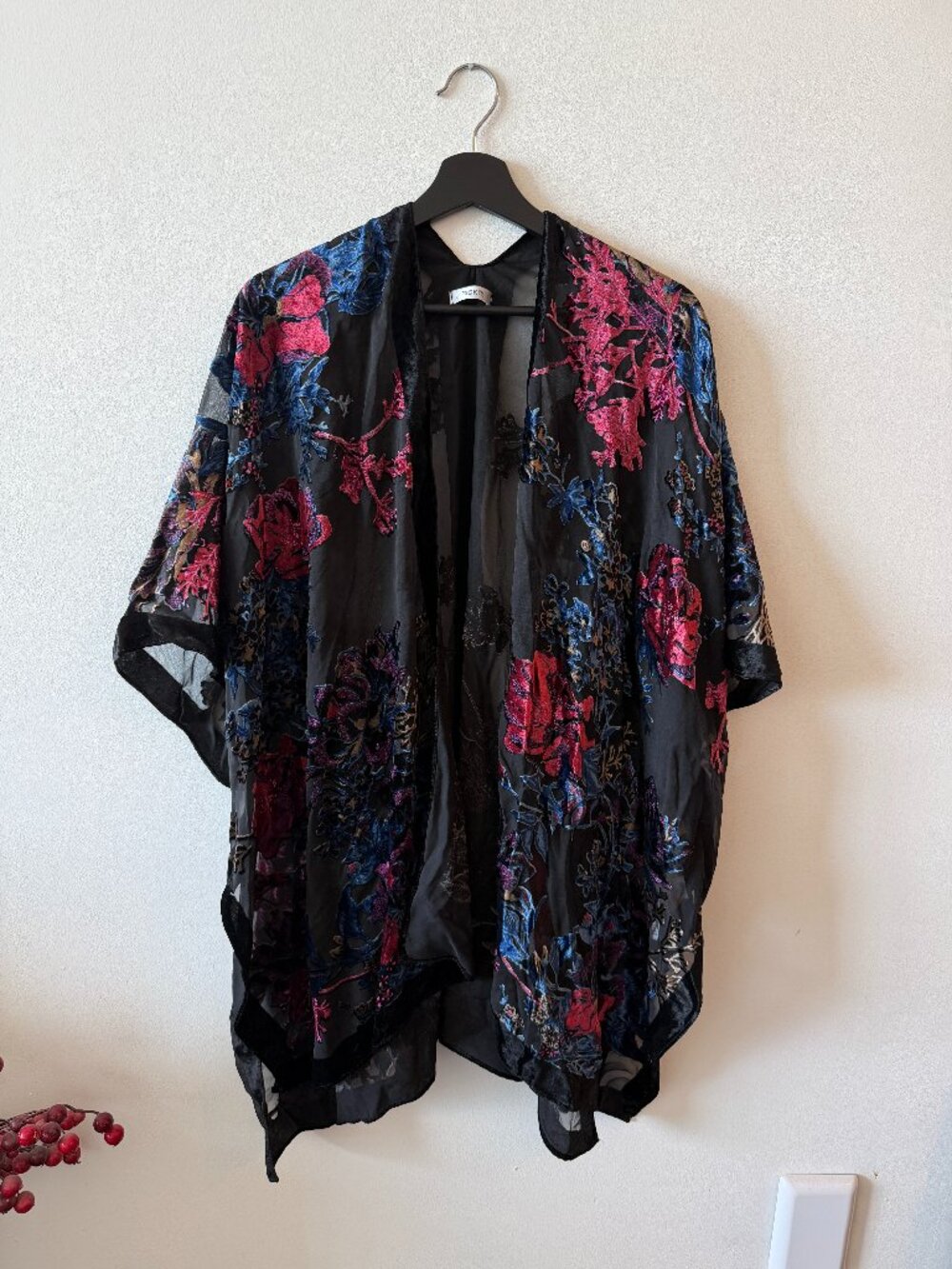 Ricki’s Lightweight Floral Ruana – One Size